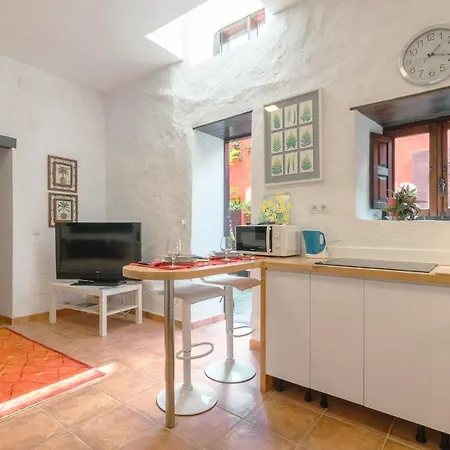 펜션 Flatguest Casa Del Sol - Terrace - Parking *