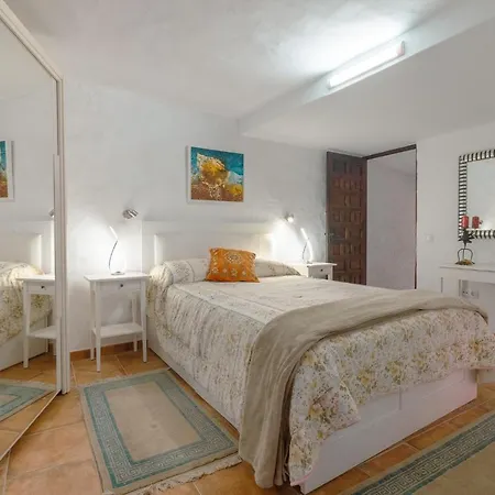 Flatguest Casa Del Sol - Terrace - Parking Feriehus *
